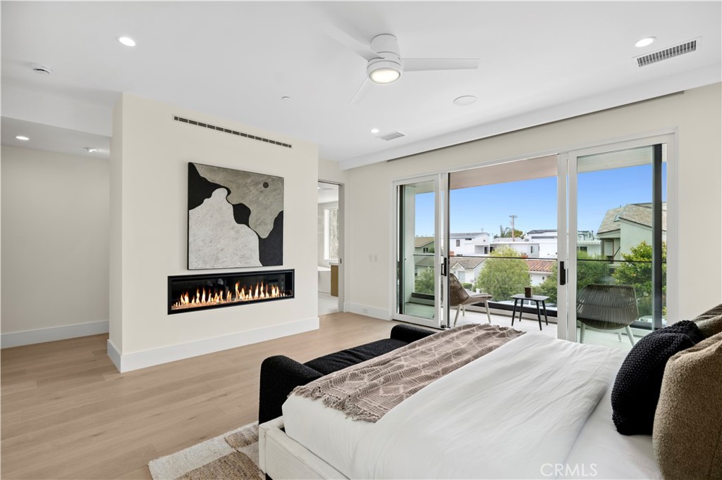 Corona del Mar North of PCH (CNHW) - Residential