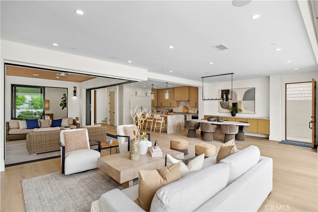 Corona del Mar North of PCH (CNHW) - Residential