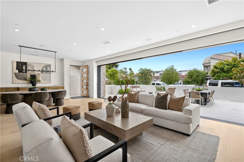 Corona del Mar North of PCH (CNHW) - Residential