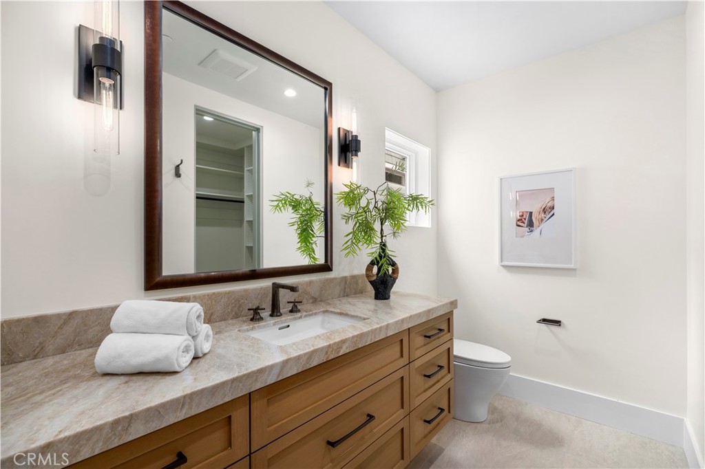 Corona del Mar North of PCH (CNHW) - Residential