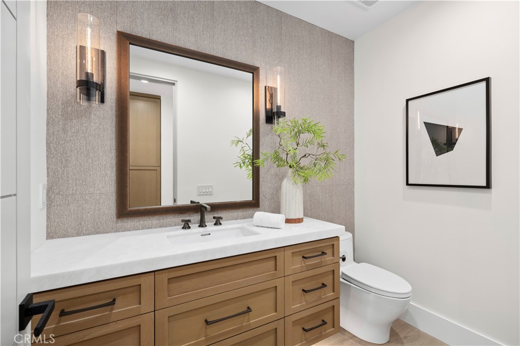 Corona del Mar North of PCH (CNHW) - Residential