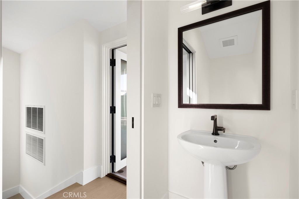 Corona del Mar North of PCH (CNHW) - Residential