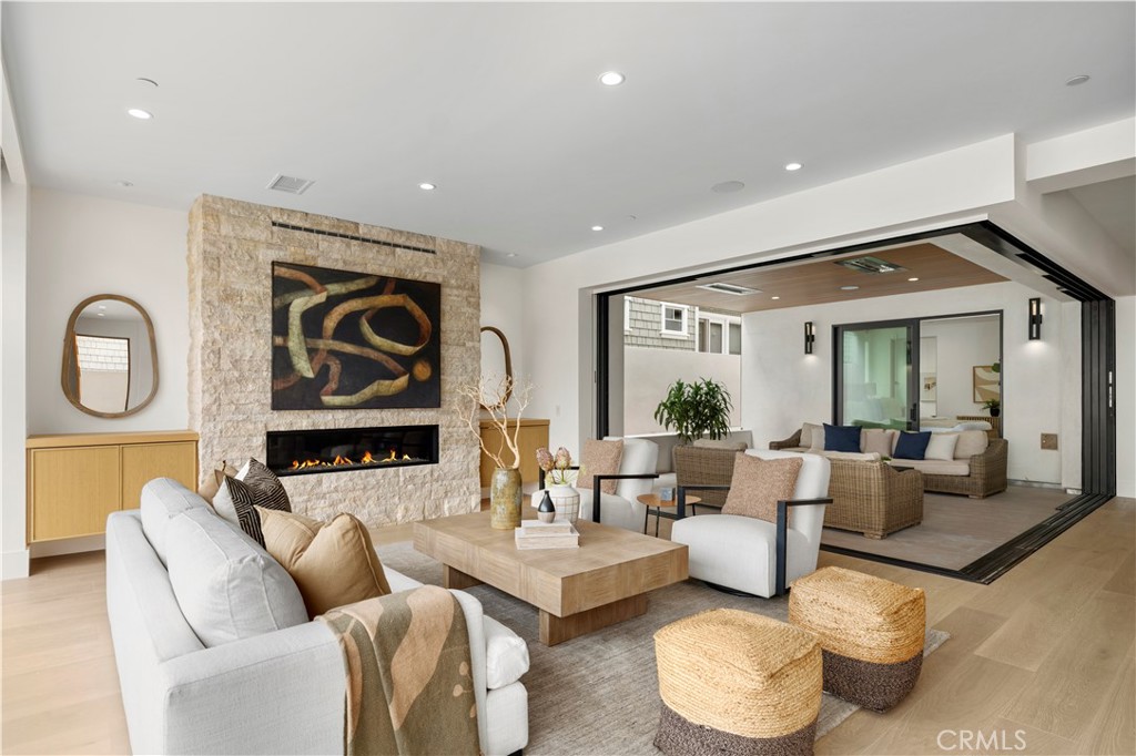 Corona del Mar North of PCH (CNHW) - Residential