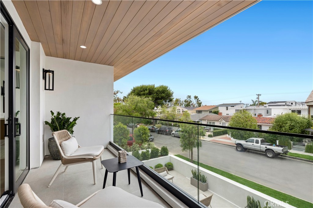 Corona del Mar North of PCH (CNHW) - Residential