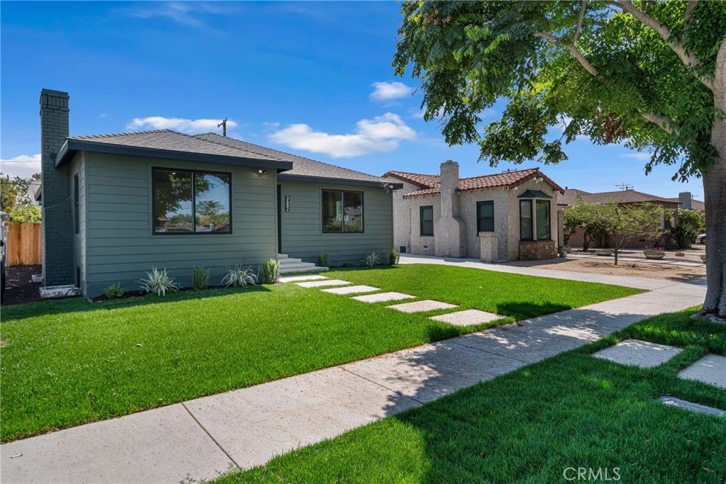 Photo of 3682 Buckingham Rd, Los Angeles, CA 90016 (MLS # DW25244158)