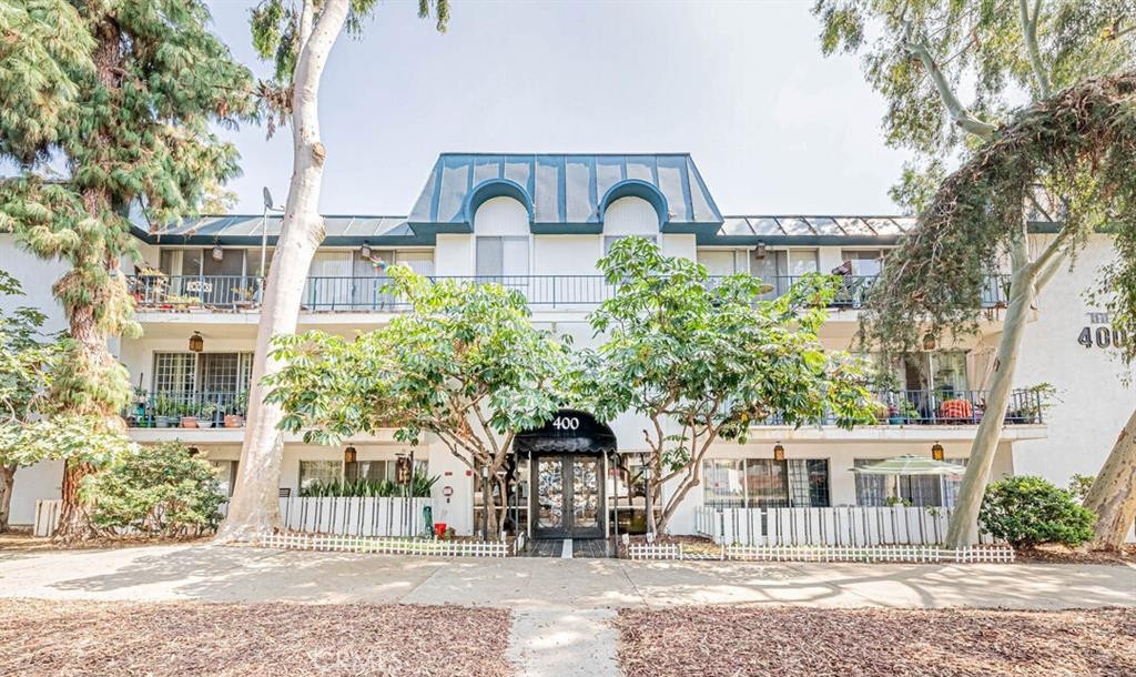 Welcome to La Fayette Park Place! Nestled on a picturesque tree-lined street in a prime location, this fantastic condo places you just minutes from Koreatown, Silver Lake, and Downtown Los Angeles.
This spacious 1-bedroom, 2-bathroom home boasts 886 sq. ft. of bright living space, filled with natural light and designed with a smart, open floor plan. Enjoy seamless indoor-outdoor living with large sliding glass doors that open to a charming private balcony—perfect for entertaining guests or relaxing after a long day.
The well-appointed galley kitchen is equipped with an electric stove, dishwasher, refrigerator, and ample cabinet space for all your cooking needs. Additional highlights include 2 assigned parking spaces, a refreshing outdoor community pool, and a convenient laundry area located in the garage.
With low HOA dues of just $360/month, you’ll also enjoy coverage for water, trash, community pool access, and grounds maintenance.
Don’t miss this opportunity to own a beautiful home in one of LA’s most vibrant neighborhoods. Come home—La Fayette Park Place is waiting for you!