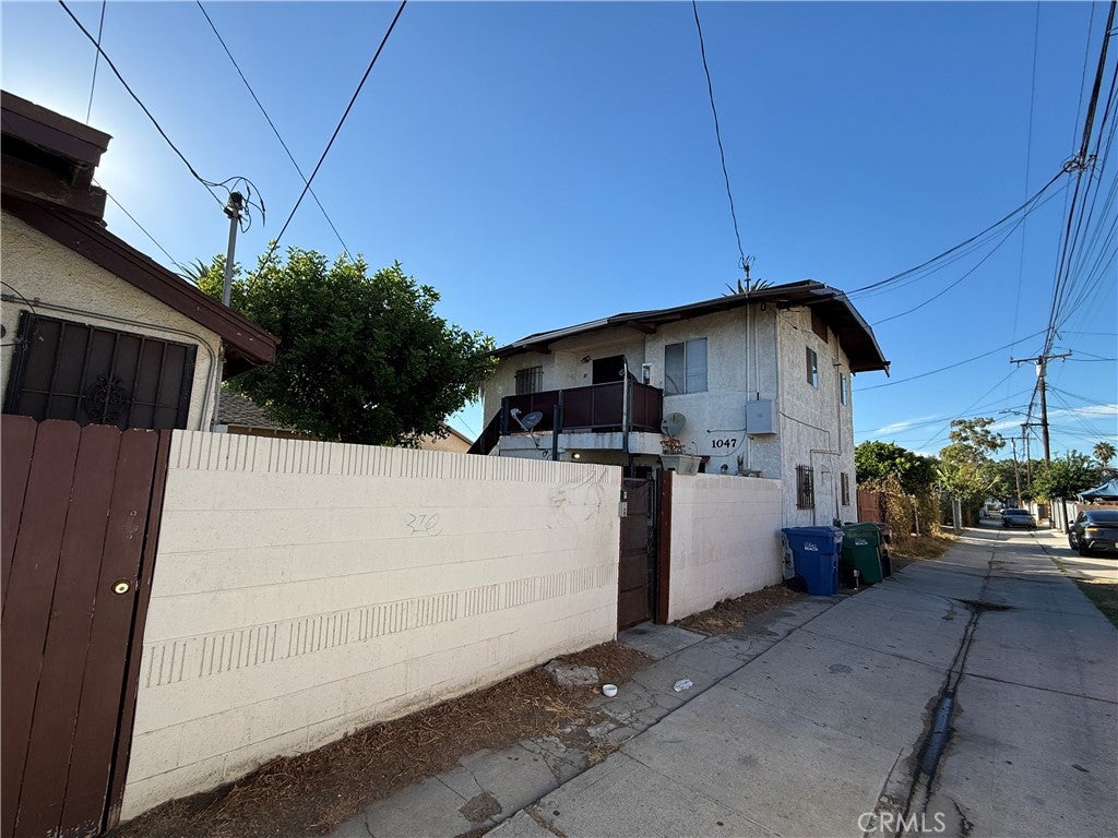1045 E New York