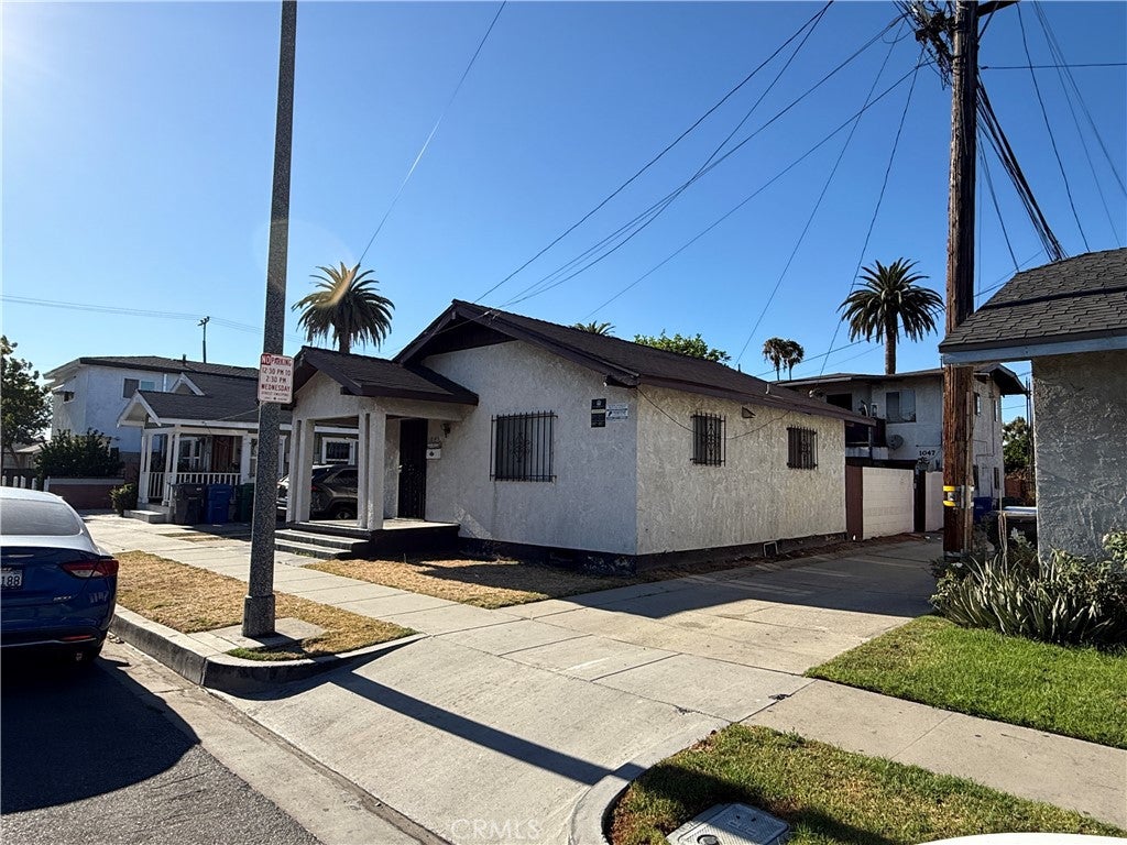 1045 E New York