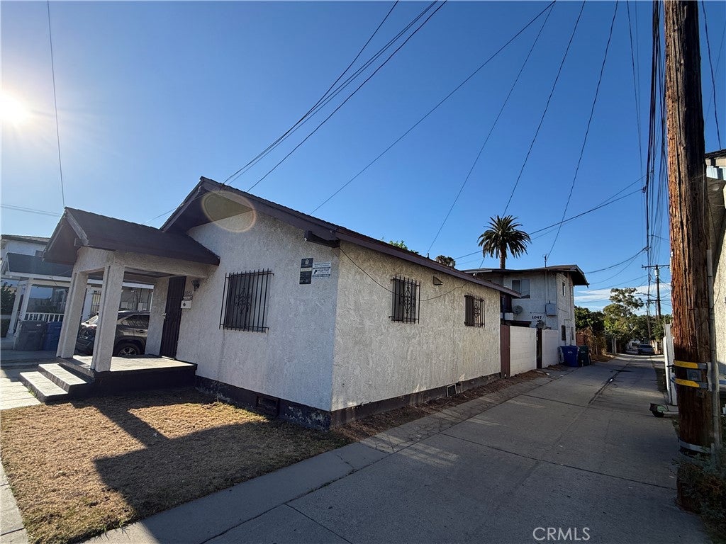 1045 E New York