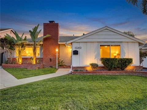 Photo of 12202 Orange Dr Dr, Whittier, CA 90601 (MLS # PW26062693)