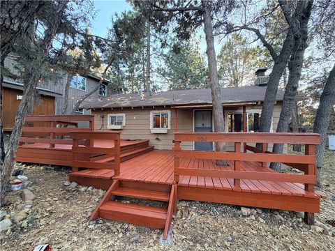 Photo of 304 Highland, Sugarloaf, CA 92386 (MLS # DW26027655)