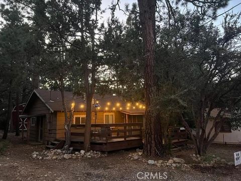 Photo of 304 Highland, Sugarloaf, CA 92386 (MLS # DW26027655)
