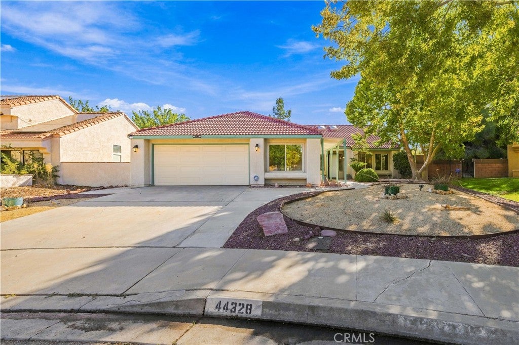 Photo of 44328 Soft Avenue, Lancaster, CA 93536 (MLS # SR26221243)
