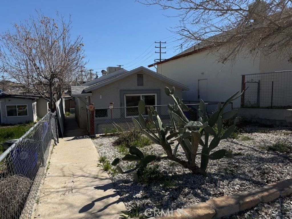 Photo of 15557 5th Street, Victorville, CA 92395 (MLS # SR26062235)