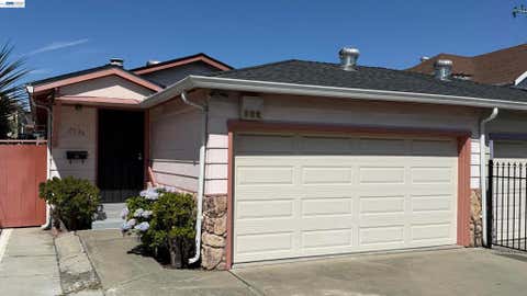 Photo of 2538 E 16Th St St, Oakland, CA 94601 (MLS # 41144266)