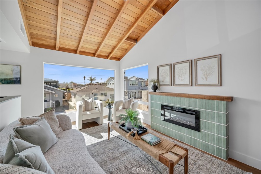 320 Capistrano Avenue