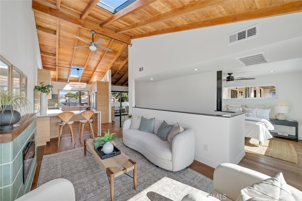 320 Capistrano Avenue