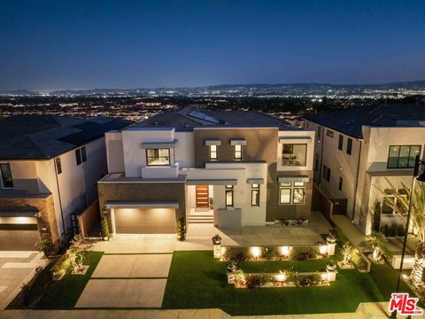 Photo of 20524 W Shelley Lane, Porter Ranch, CA 91326 (MLS # 26662725)