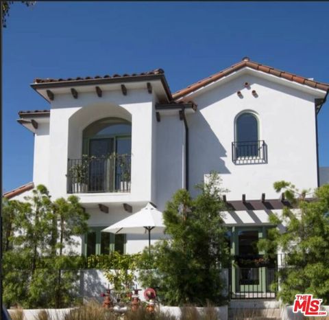 Photo of 1319 Yale Street #1, Santa Monica, CA 90404 (MLS # 26859755)
