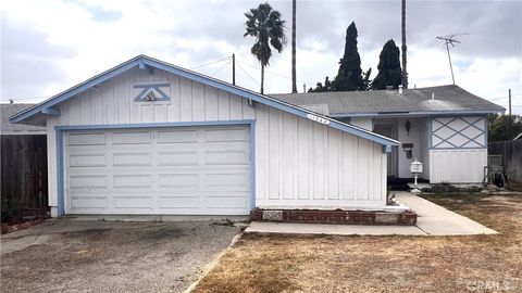 Photo of 11544 Massinger St, Lakewood, CA 90715 (MLS # PW25238336)
