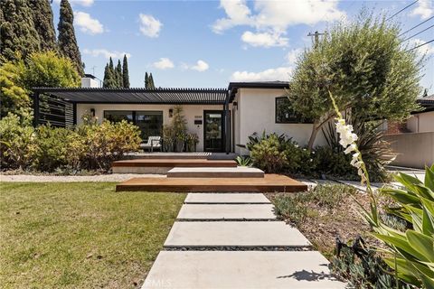 Photo of 12668 Rose AVE, Los Angeles, CA 90066 (MLS # SB26132049)