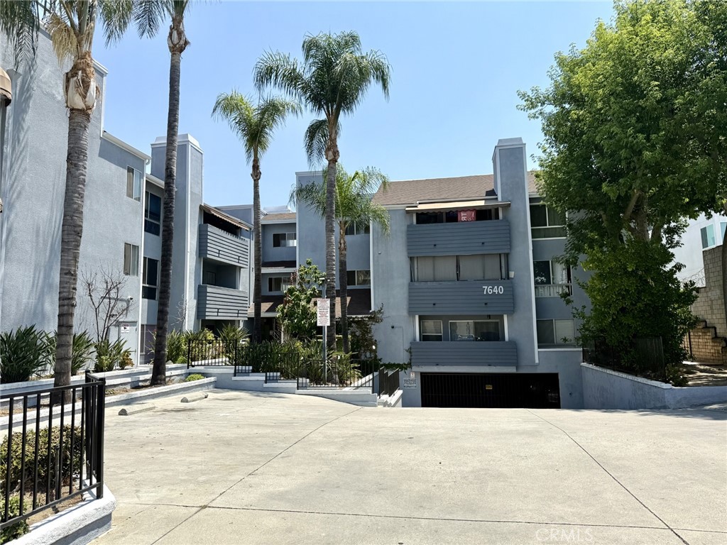 This incredible 1+1 penthouse unit with vaulted ceiling is very bright with views of the trees and close proximity to area shops and restaurants. Great complex with a lot of trees and greenery. Spacious living room with fireplace and large balcony with storage. Open kitchen with granite counter tops and breakfast counter. Dining area. Primary bedroom with vaulted ceiling and walk-in closet. Washer and dryer hook-ups in the closet. Full hallway bathroom. Other features include wood and tile floors, plenty of closet space. Small complex with pool and spa. Gated garage with 2 car parking. Plenty of guest parking. Prime location.
