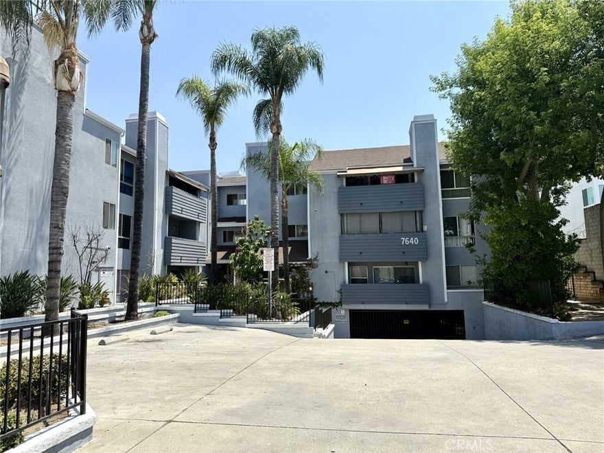 This incredible 1+1 penthouse unit with vaulted ceiling is very bright with views of the trees and close proximity to area shops and restaurants. Great complex with a lot of trees and greenery. Spacious living room with fireplace and large balcony with storage. Open kitchen with granite counter tops and breakfast counter. Dining area. Primary bedroom with vaulted ceiling and walk-in closet. Washer and dryer hook-ups in the closet. Full hallway bathroom. Other features include wood and tile floors, plenty of closet space. Small complex with pool and spa. Gated garage with 2 car parking. Plenty of guest parking. Prime location.