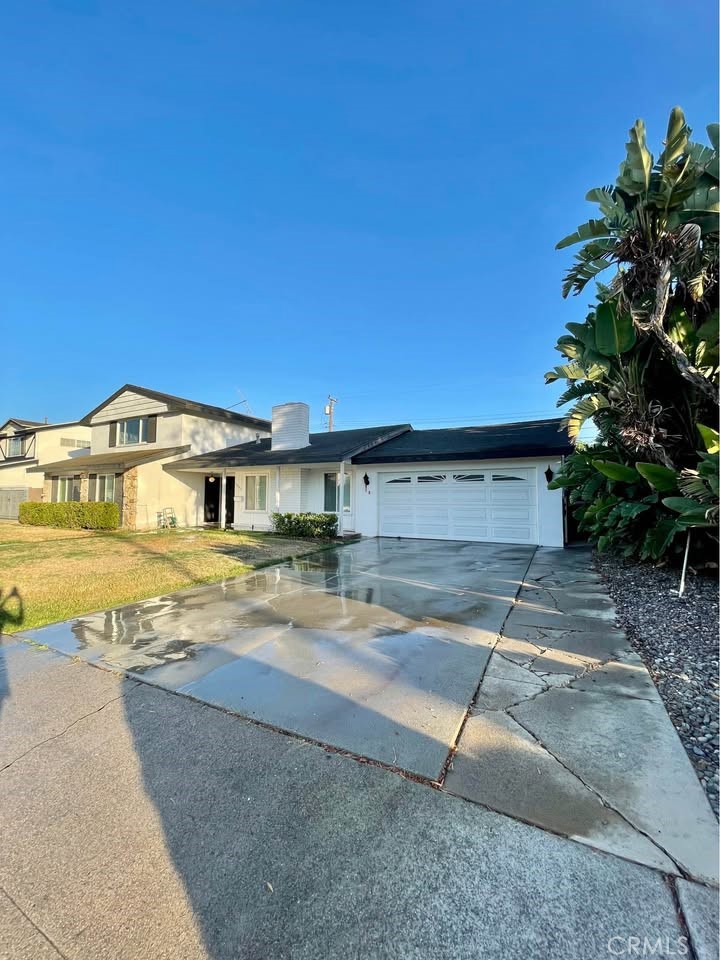 1666 W Chanticleer Rd, Anaheim – $5,850/mo
4Beds | 2 Baths | 2,369 Sq Ft | 7,650 Sq Ft Lot
Located in a quiet cul-de-sac within a great Anaheim community, this spacious and recently updated home offers 3 bedrooms, 2 bathrooms, and 2,369 sq ft of living space. Features include a large two-car garage with water softener, laundry hookups, and a functional layout perfect for families. Pets are welcome! Available for immediate move-in.