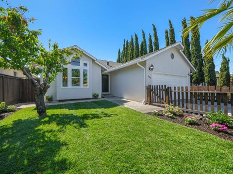 Photo of 154 San Carlos Avenue, Redwood City, CA 94061 (MLS # ML82062561)
