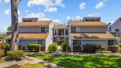 5206 Longfellow Way, Oxnard, CA 93033 - MLS#: V1-37895