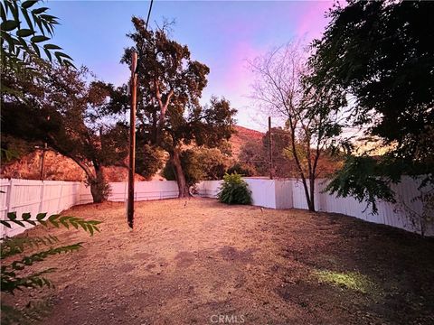 Photo of 13111 Sierra, Agua Dulce, CA 91390 (MLS # PW25247587) Photo of 13111 Sierra, Agua Dulce, CA 91390 (MLS # PW25247587)