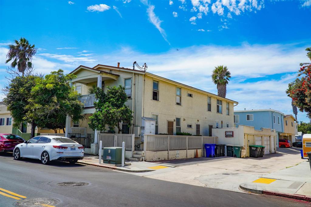 2114 Abbott St.