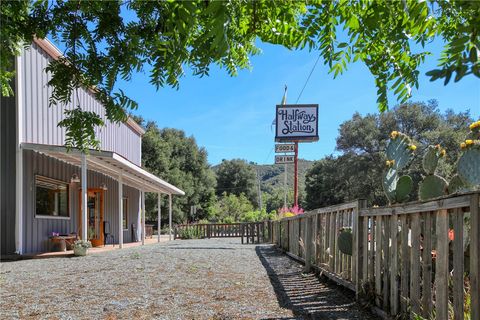 Photo of 15050 Morro Road Rd, Atascadero, CA 93422 (MLS # SC26089468)
