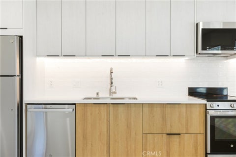 Tiny photo for 23046 W Saticoy Street, West Hills, CA 91304 (MLS # SR26122671)