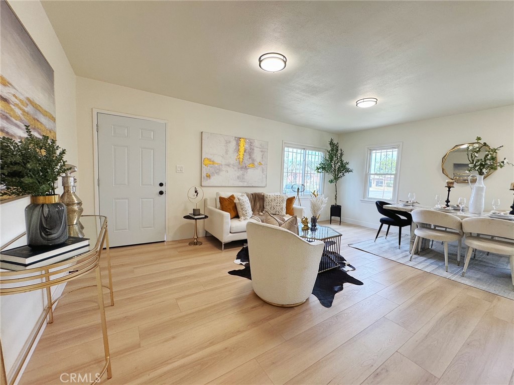 1232 E 84TH Place