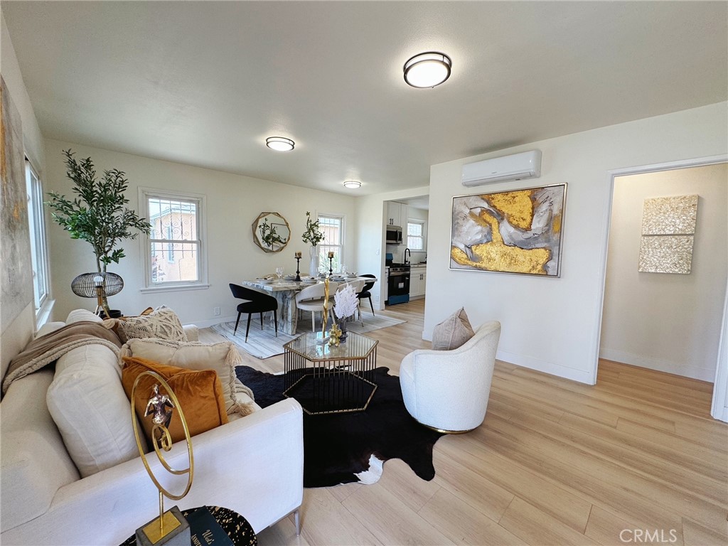 1232 E 84TH Place