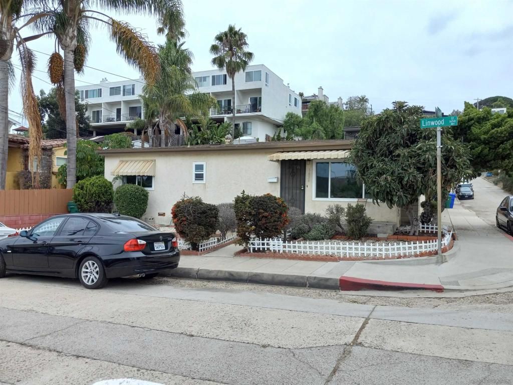 Photo of 1654 LINWOOD St, San Diego, CA 92103 (MLS # 250044102SD)