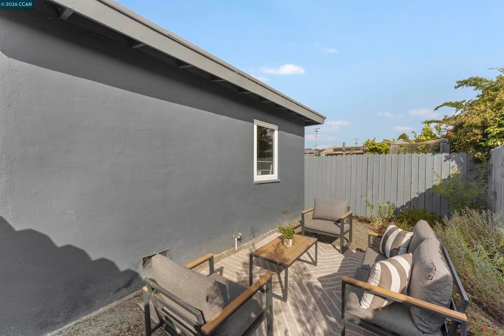 1612 Elm St