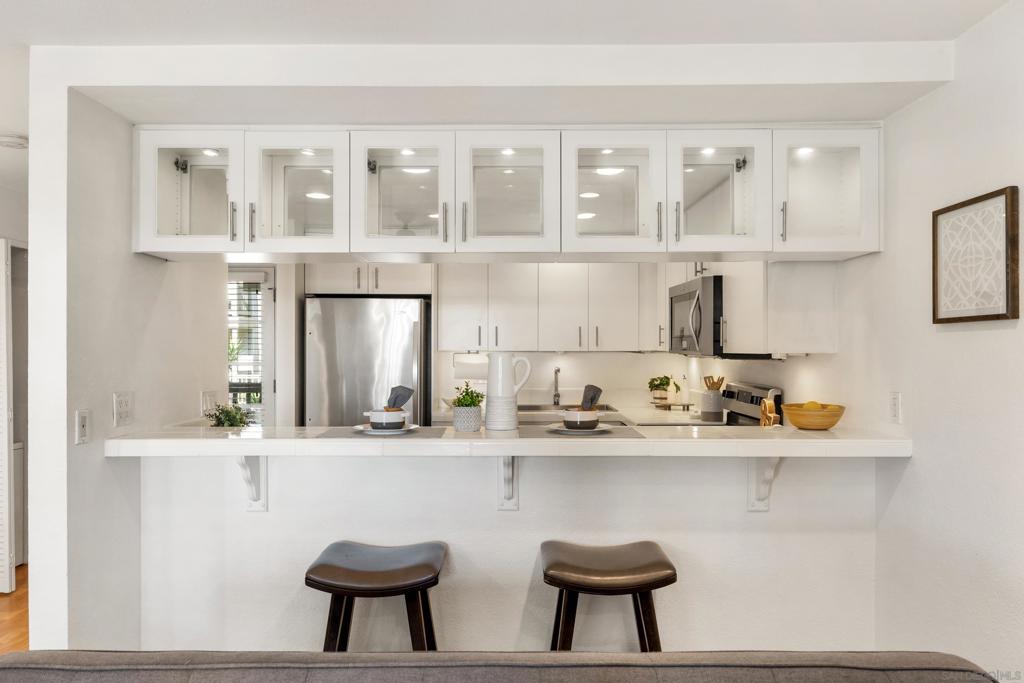 3961 Hortensia St H4