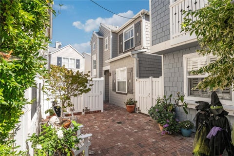 Photo of 1800 S Pacific Coast Ave, Redondo Beach, CA 90277 (MLS # PV26226125)
