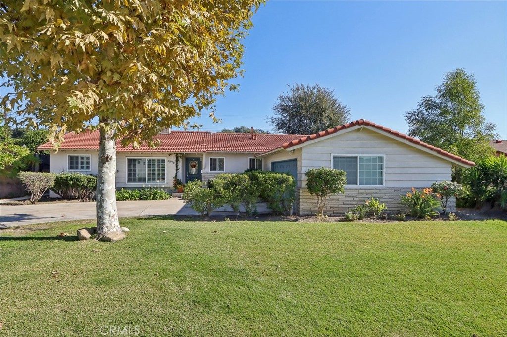 1272 N Ukiah