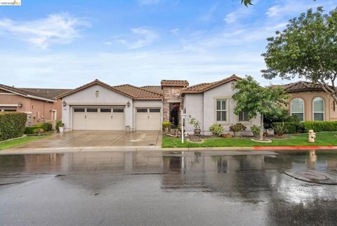 Photo of 320 Riverwood Ln Ln, Rio Vista, CA 94571 (MLS # 41132086)