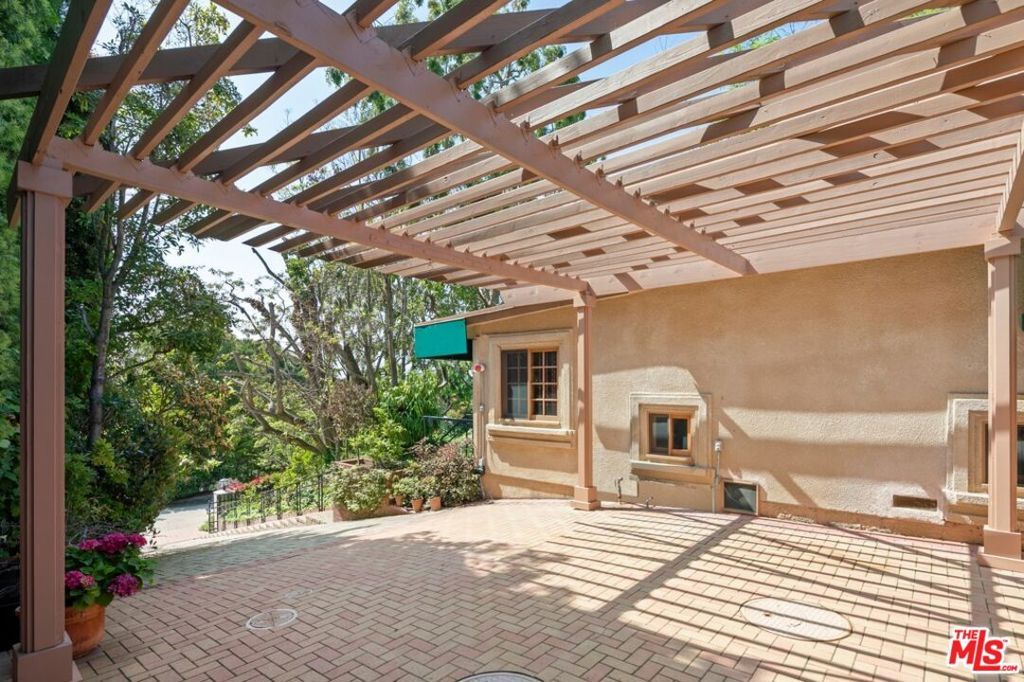 Photo of 601 N Marquette Street, Pacific Palisades, CA 90272 (MLS # 25580973)