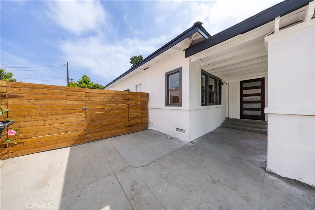 329 W Whiting