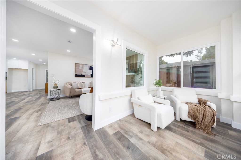 329 W Whiting