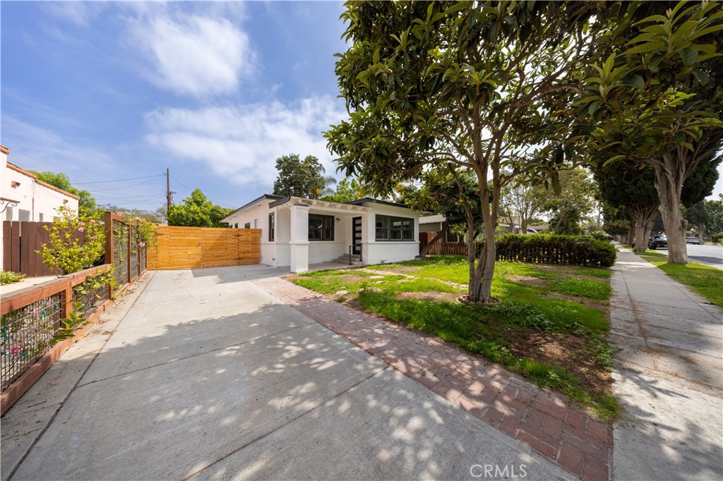 329 W Whiting Avenue