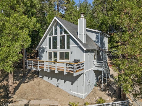 Photo of 401 Grass Valley Rd, Lake Arrowhead, CA 92352 (MLS # IG26213268)