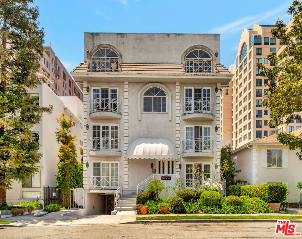 Photo of 10531 Ashton Avenue #201, Los Angeles, CA 90024 (MLS # 25605445)