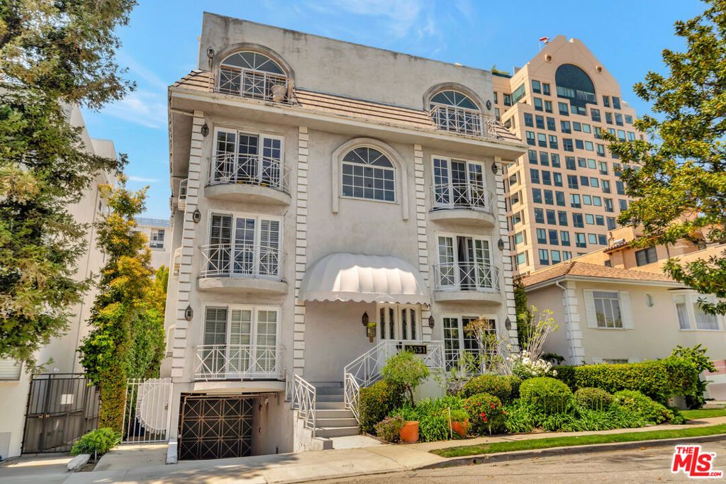 Photo of 10531 Ashton Avenue #201, Los Angeles, CA 90024 (MLS # 25605445)