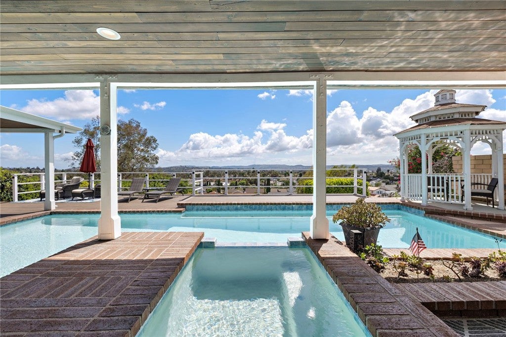 Mission Viejo, California, 92691, United States, 3 Bedrooms Bedrooms, ,3 BathroomsBathrooms,Residential,Active,2051978